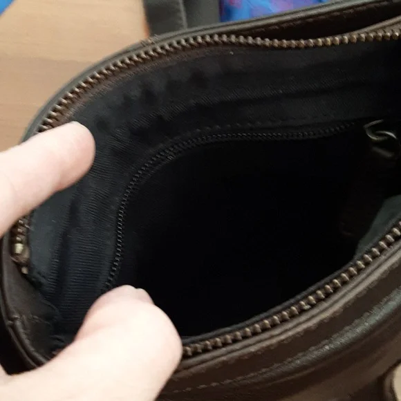 HEDGREN Brown Leather Crossbody Bag - Adjustable Strap - Great Condition - Picture 12 of 15